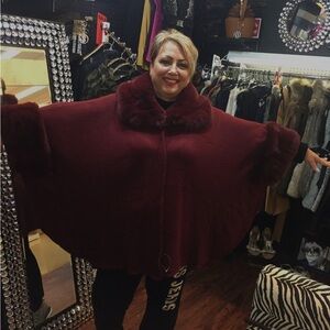 Elegant Burgundy Cape with Fur Trim